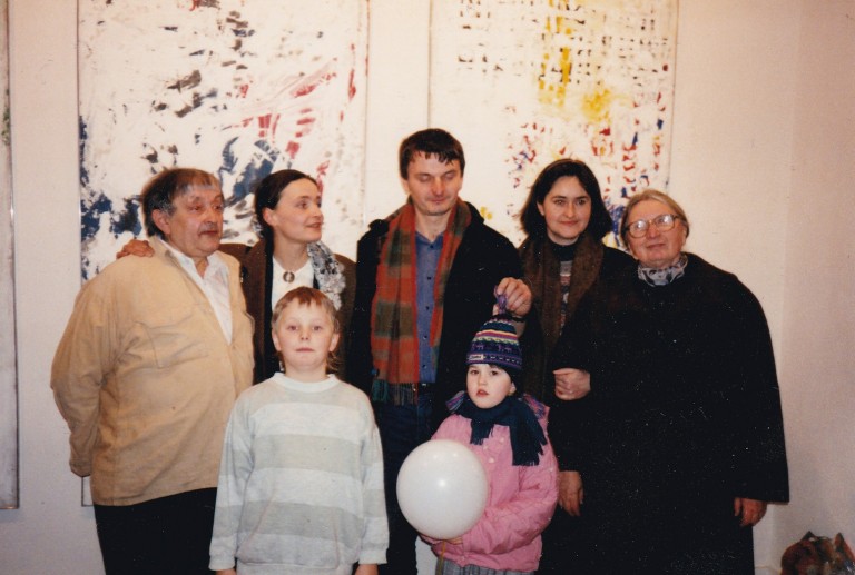 František Dvořák s rodinou na výstavě v galerii Václava Špály